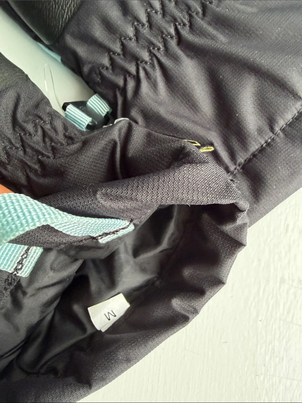 The North Face Youth M Black & Light Blue Patterned Ski Mittens